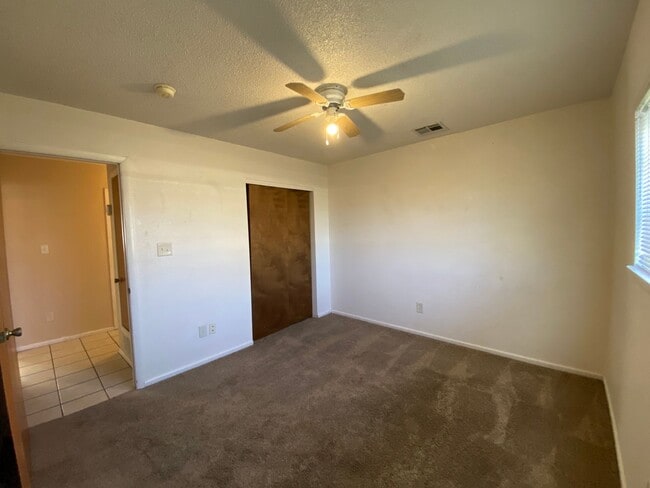 Building Photo - 4/2 Home with a backyard!