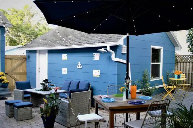 Courtyard - 1115 8th St N