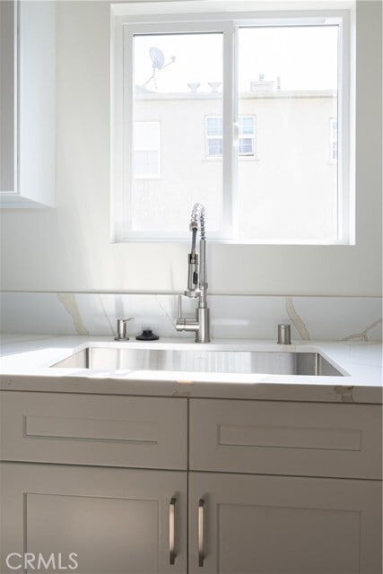 Building Photo - 1065 E Spazier Ave