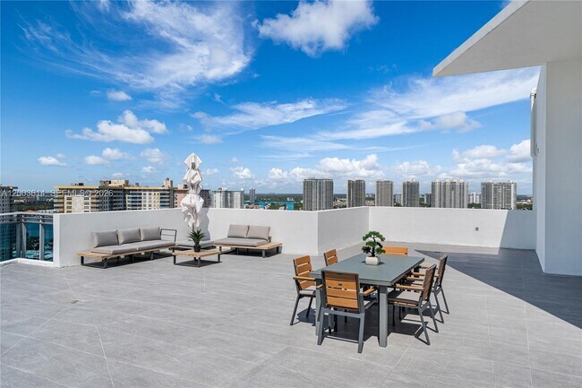 Building Photo - 17550 Collins Ave