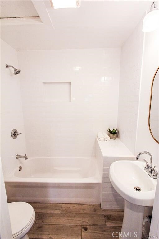 Building Photo - 1333 W 59th St