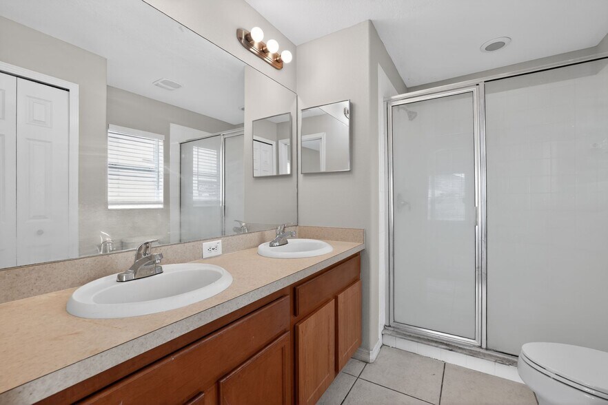 Building Photo - 10629 Shady Preserve Dr