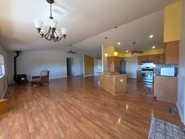 Building Photo - 3671 Sandstone Dr