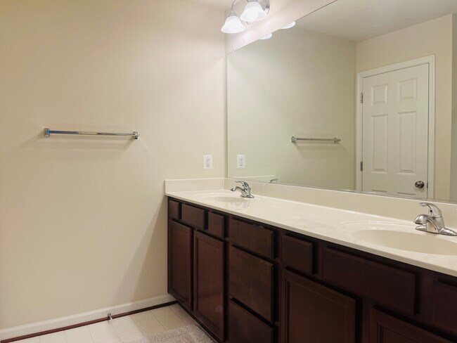 Building Photo - 103 Poinsettia Way