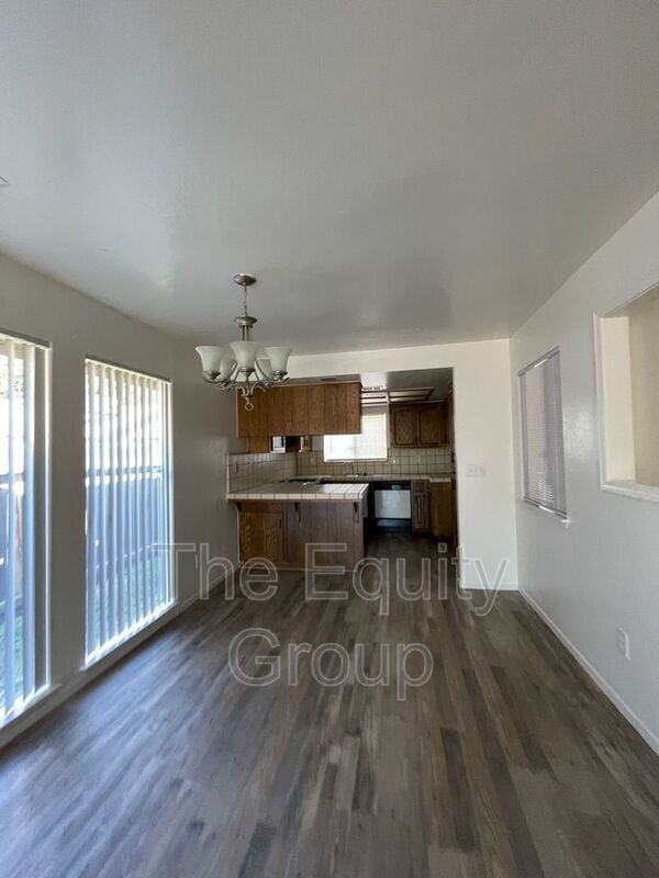 Building Photo - 2023 S Pinkham St