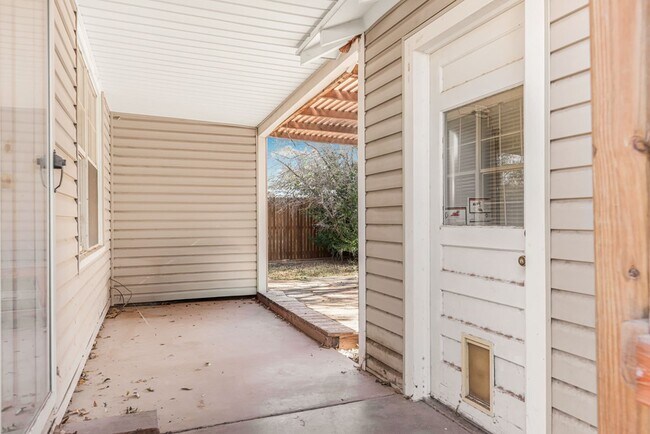 Building Photo - 1405 W Tennessee Ave