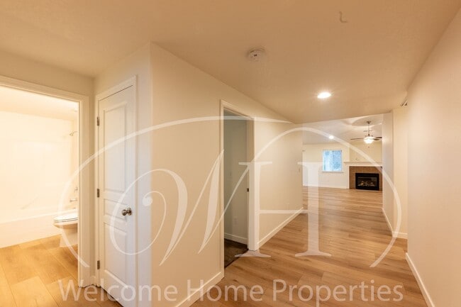 Building Photo - Single Story 3 Bedroom Home with Gas Fireplace and Covered Patio