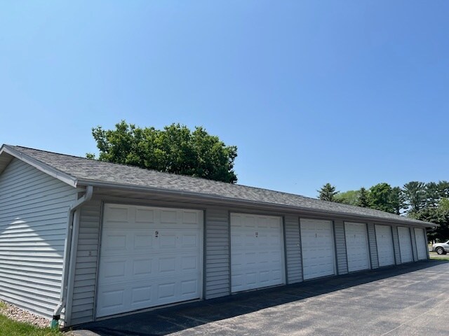 Add'l Rental Garages - 2815 Lakeshore Dr