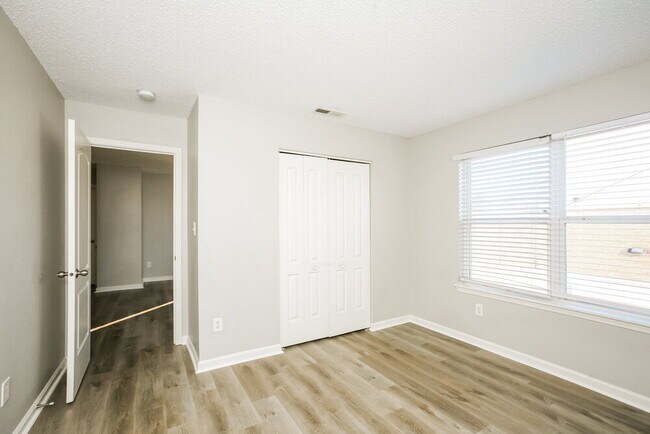 Building Photo - 4327 Raintree Rd