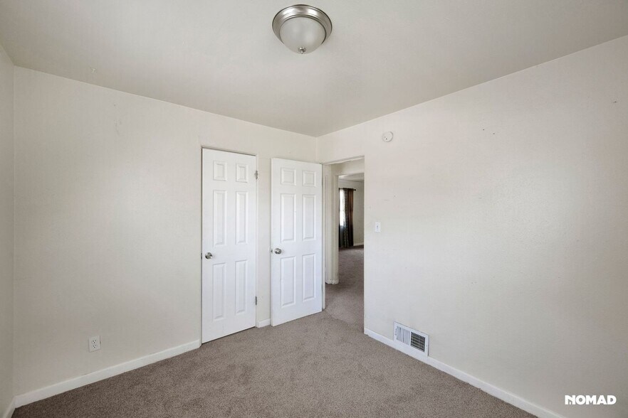 Building Photo - 1932 Del Mar Pkwy