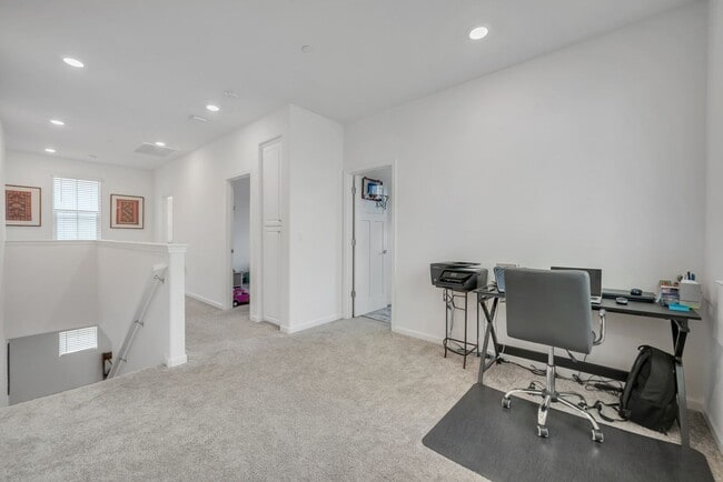 Building Photo - 9310 Mystic Lake Alley