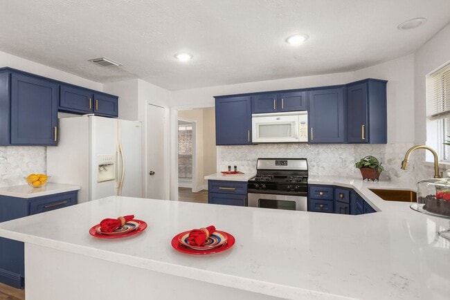 Building Photo - 3803 Redbud Dr