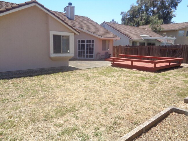 Building Photo - Corner lot Fairfield Home