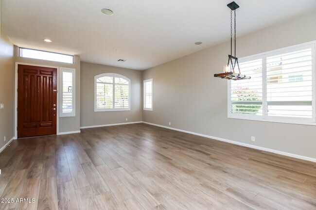 Building Photo - 10913 E Butherus Dr