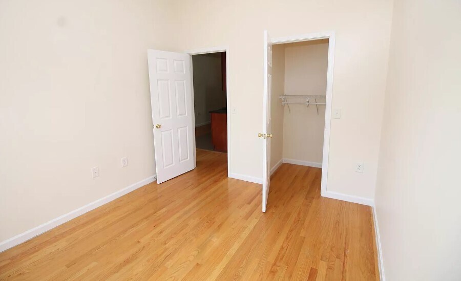 Building Photo - 215 Woodward St