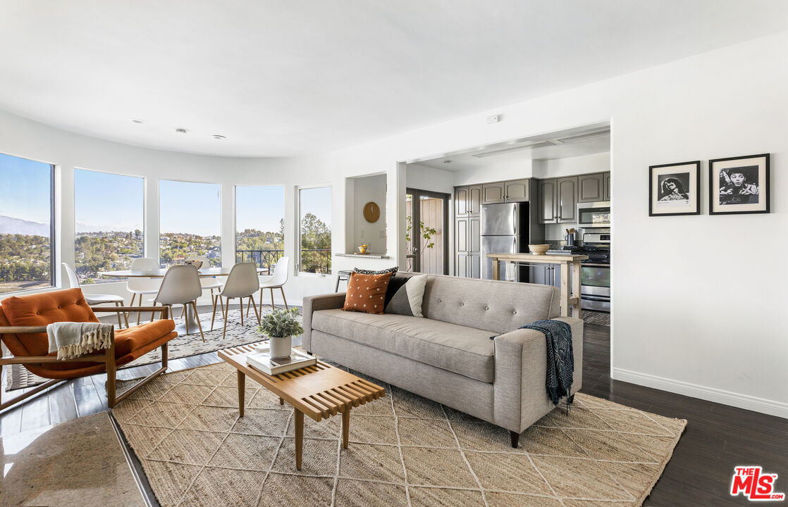 Building Photo - 1850 San Jacinto St