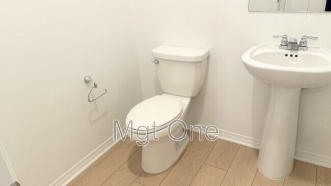 Building Photo - 15988 Lasselle St