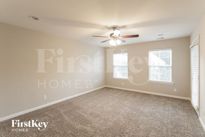 Building Photo - 413 Forsythia Ave