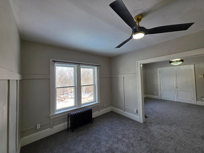 Building Photo - 146 King Dr