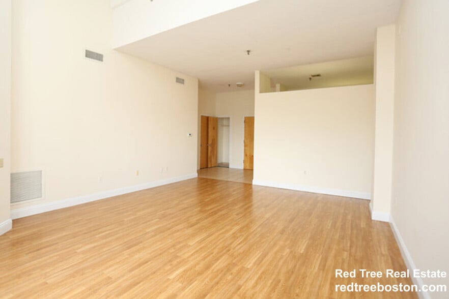 Building Photo - 1079 Commonwealth Ave