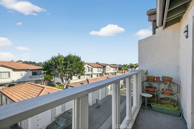 Building Photo - 30902 Club House Dr