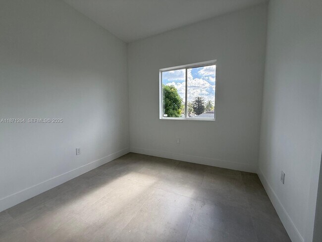 Building Photo - 2788 NW 9th Pl