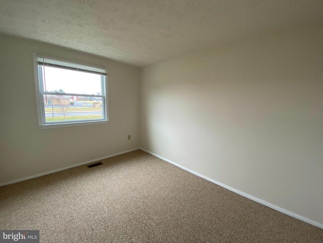 Building Photo - 117 Sandalwood Ct