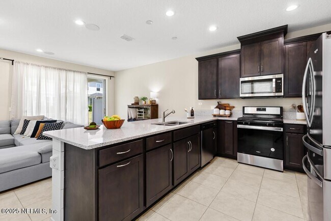 Building Photo - 91 Pinebury Ln
