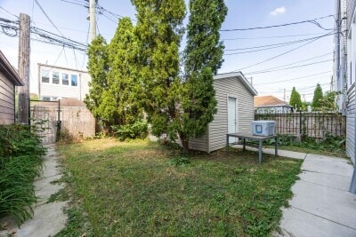 Building Photo - 3022 N Avers Ave