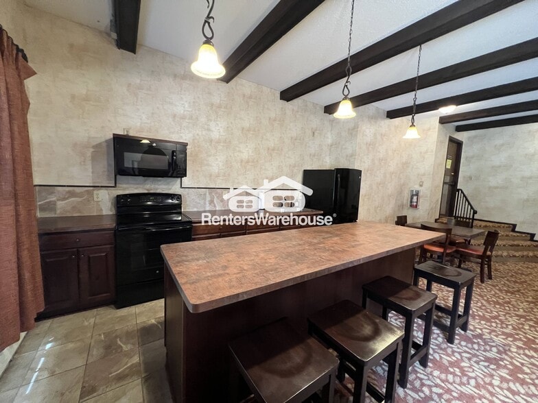 Building Photo - 7330 York Ave S