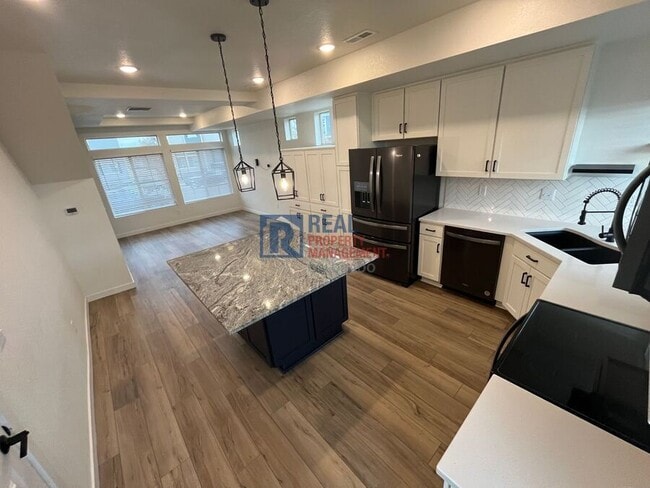 Building Photo - 3650 Pinonwood Ct