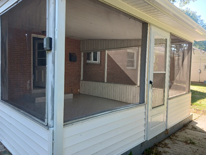 Building Photo - 1722 Billview Dr