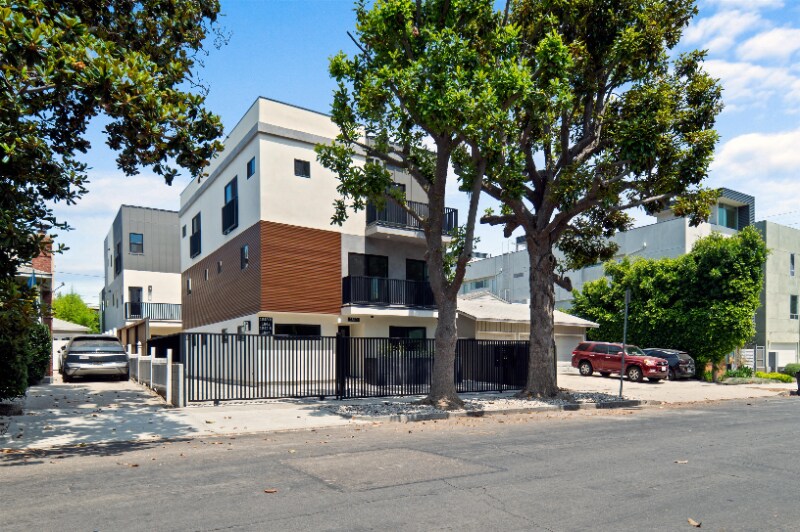 Building Photo - 1844 Stoner Ave