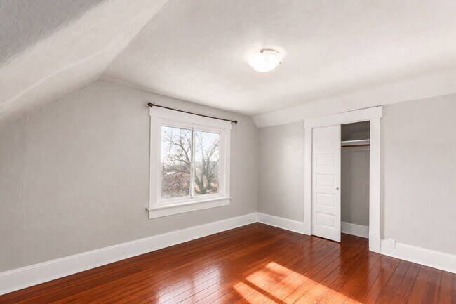 Building Photo - 204 Chittenden Ave