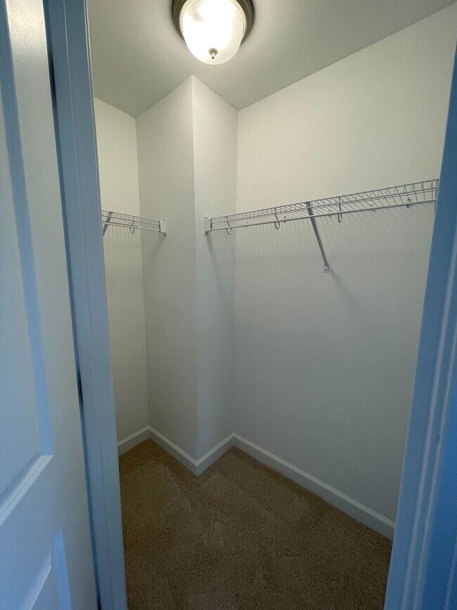 Building Photo - Spacious Home in Westhill Community