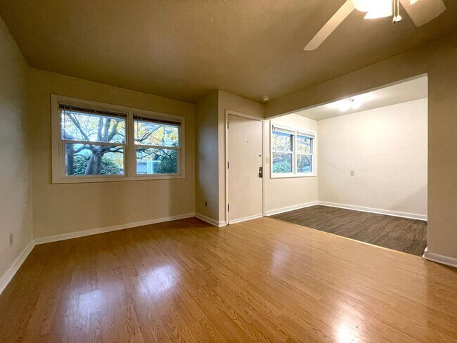 Building Photo - Charming 1 bedroom available in Woodlawn T...