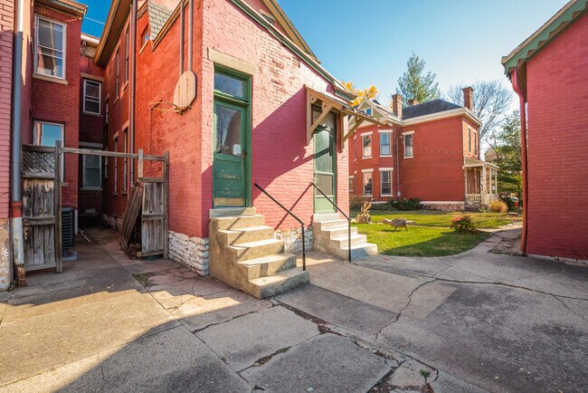 Building Photo - 520 Overton St
