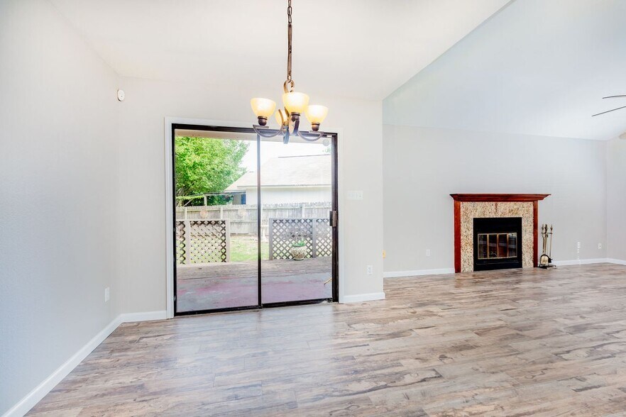 Building Photo - 2322 Klattenhoff Dr