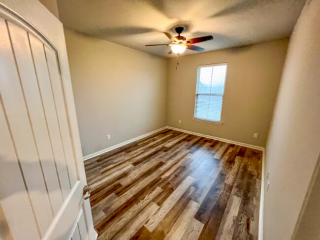 Building Photo - 524 Cautillion Dr