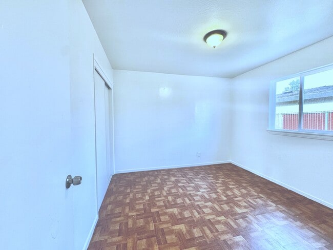 Building Photo - 277 Cherry Way