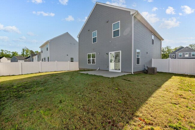 Building Photo - YORK COUNTY 4Bdrm w/Fenced BCKYD.