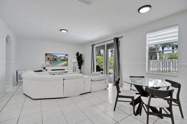 Building Photo - 16405 Diamond Head Dr