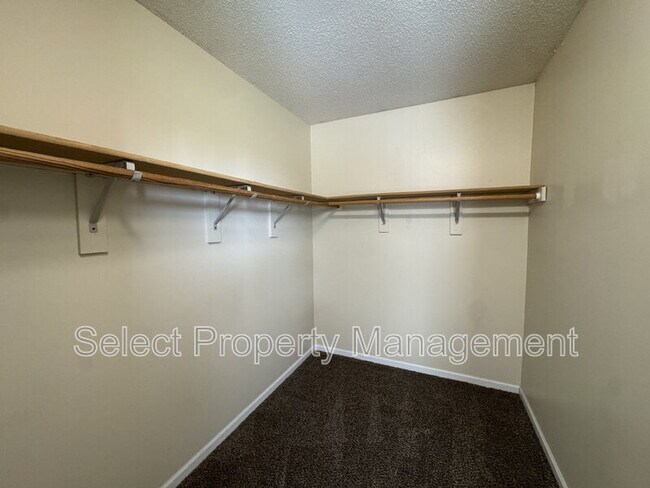 Building Photo - 8422 Lionsgate Run