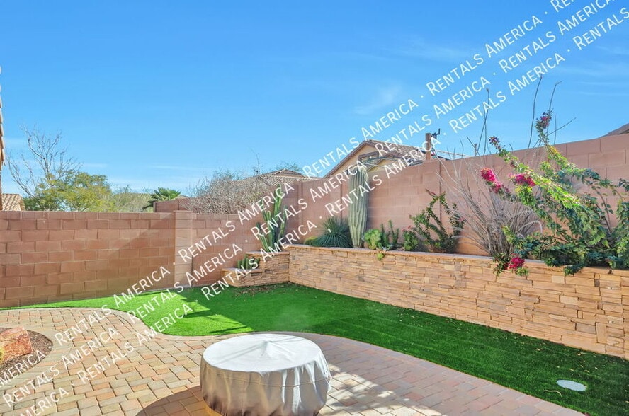 Building Photo - 219 W Calle Patio Lindo