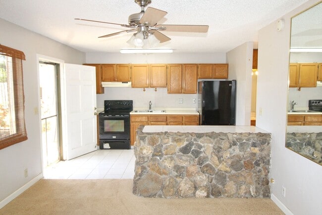 Building Photo - Island Living Awaits in South Maui in the desirable Keonekai Heights neighborhood- Move in Specia...