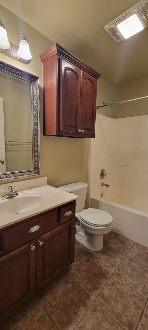 Building Photo - 1 Level Union School 3/2/2 w/ office and bonus room.