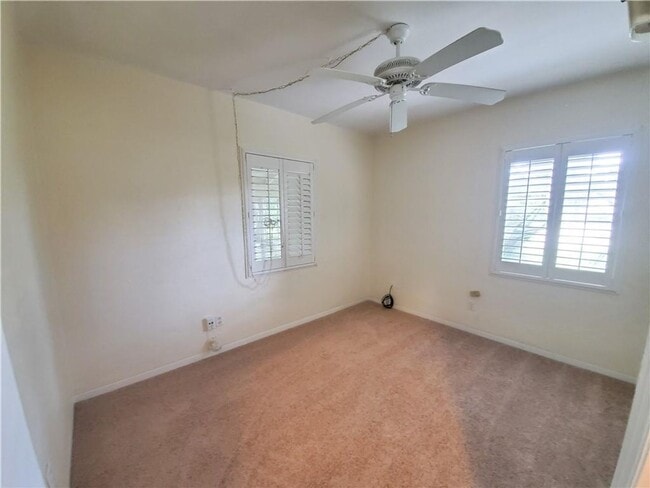 Building Photo - ANNUAL RENTAL 2/1 COTTAGE