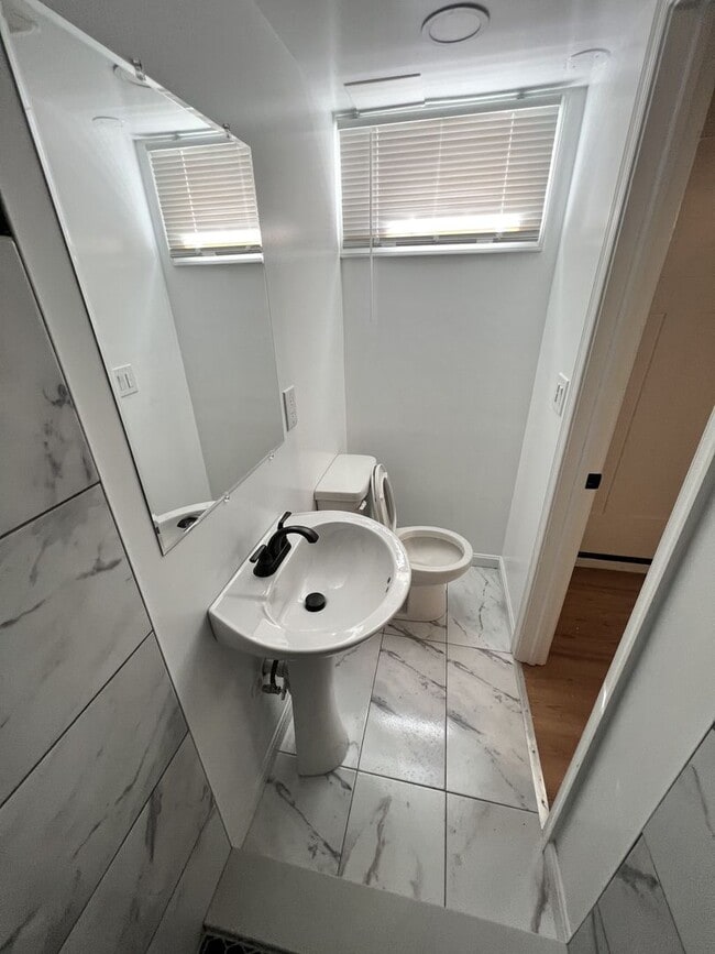 Building Photo - Stunning Updated 3BR/2BA Row Home in the Heart of Towson