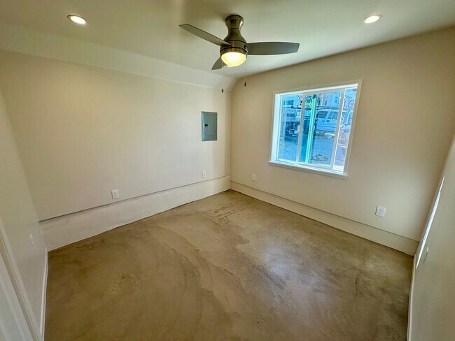 Building Photo - 112