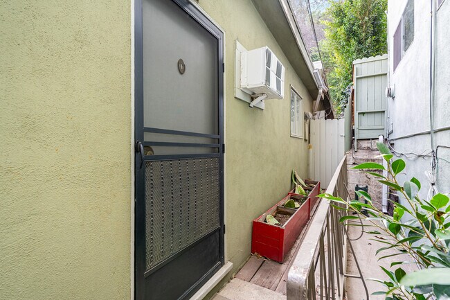 Building Photo - 6148 Glen Holly St